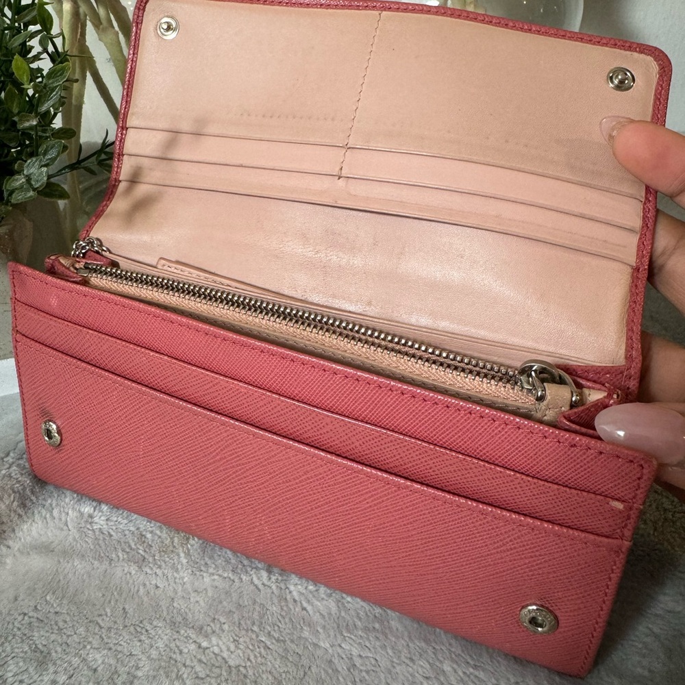 ✨🛍️ Pre-loved Prada Pink Saffiano Leather Wallet with COA. EUC. - Picture 5 of 15